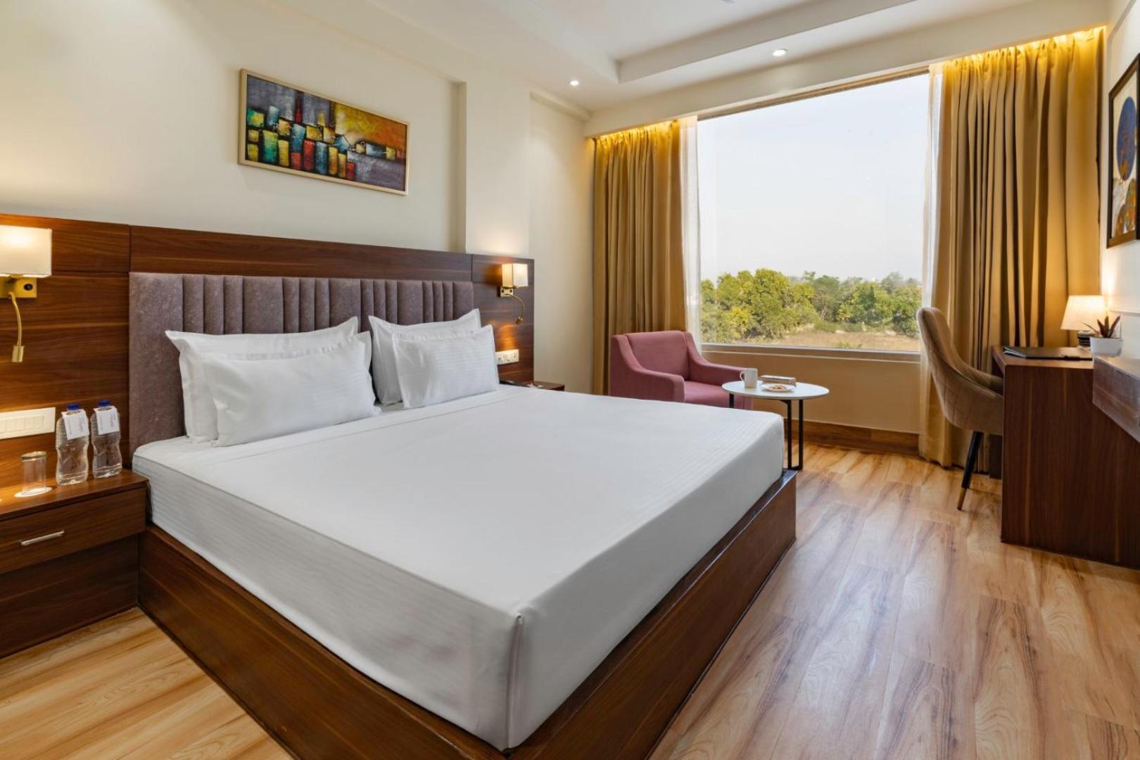 Clarks Inn Suites Agra Near Tajmahal Exterior photo