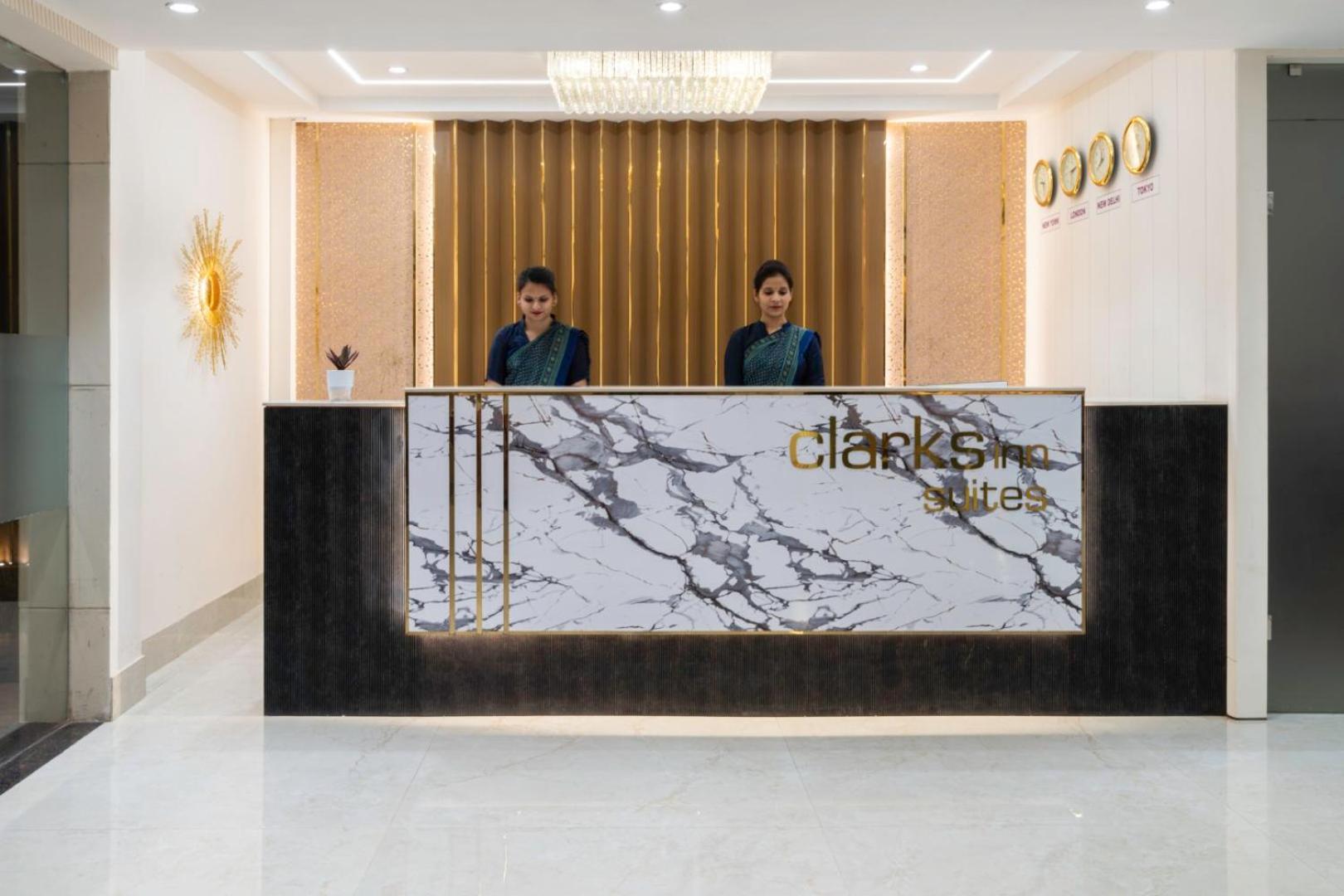 Clarks Inn Suites Agra Near Tajmahal Exterior photo